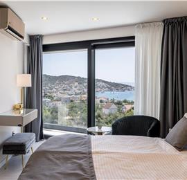 4 bedroom villa with heated pool and sea view in Vinišće, sleeps 8